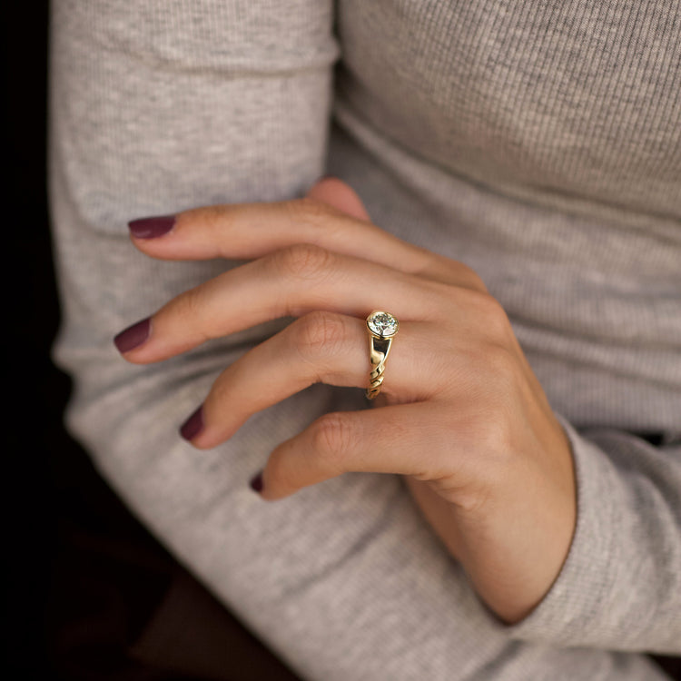 Diamond Twist Signet Ring
