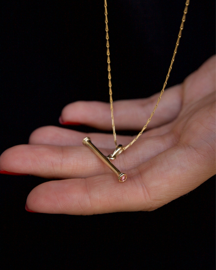 Customisable T-bar pendant