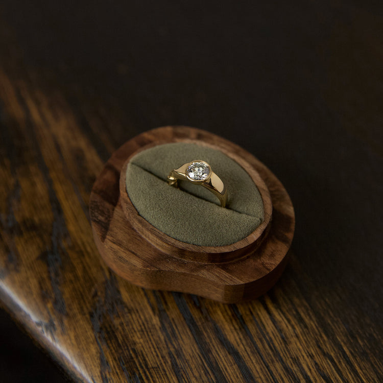 Diamond Twist Signet Ring