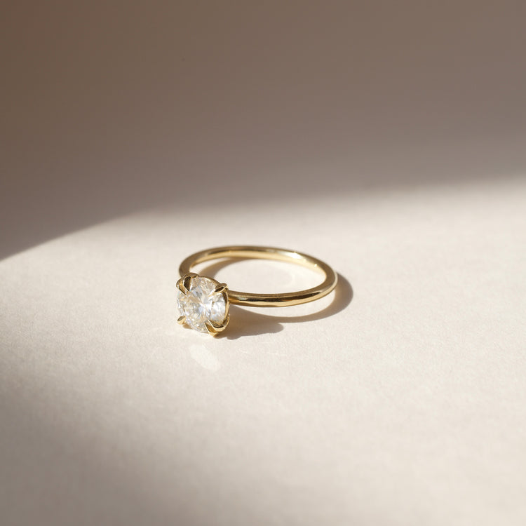 Malin Ring (white diamond)